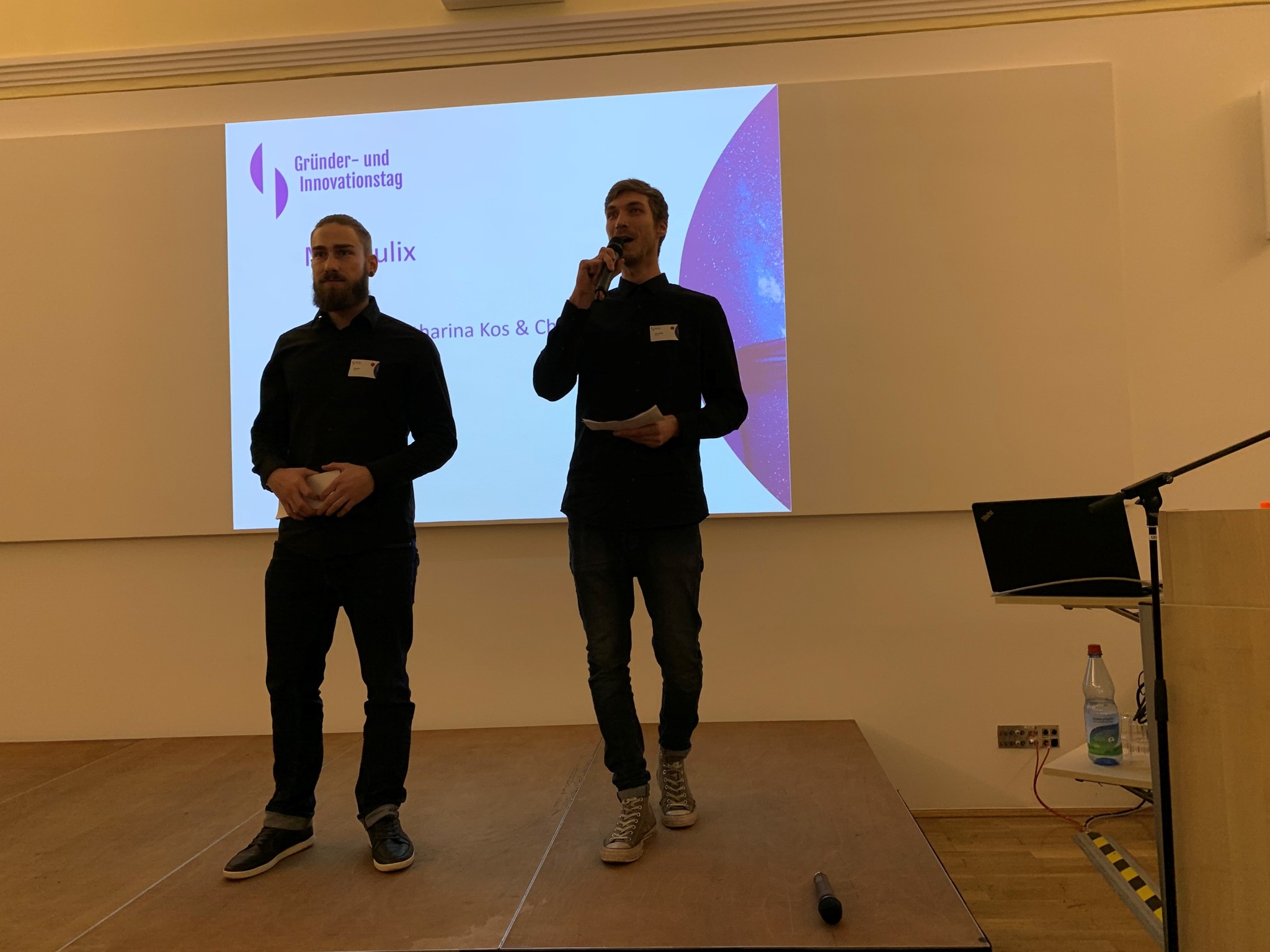 Team MIRACULIX winner of the audience award Team MIRACULIX presenting their innovation